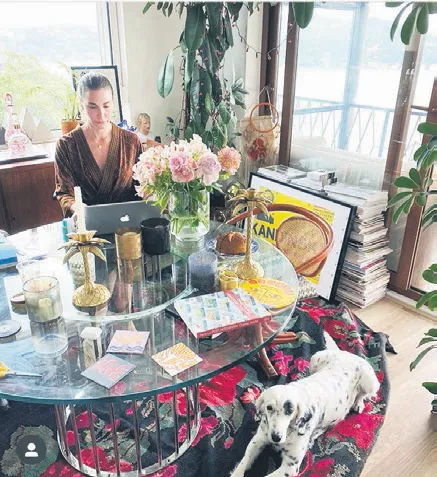 deniz-derya-ovgu-1591047446987.jpg Ece Sükan'ın Bebek'teki evi dünyaca ünlü seyahat sitesi Ahotellife'ye konu oldu-1