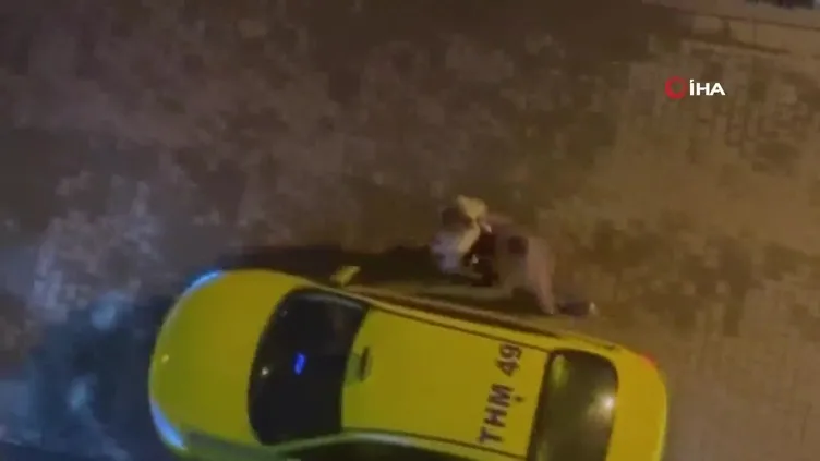 Kadıköy'de kız kardeşini darbederek zorla taksiye çalıştı! İşte o anlar
