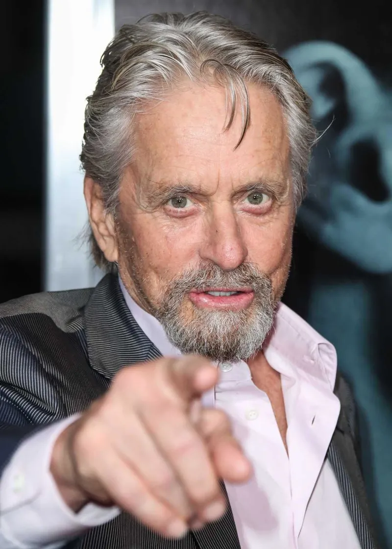 Siyonist oyuncu Michael Douglas’tan İsrail’e destek ziyareti! Gazze protestocularının beyinlerinin yıkandığını söyledi künyeyi kaptı-3