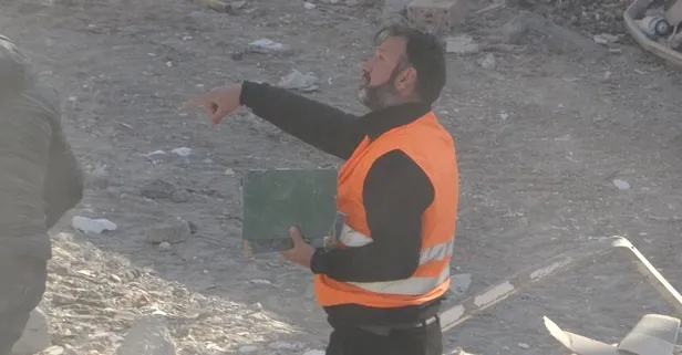 Kur'an-ı Kerim ve dini kitapları enkazdan topladılar