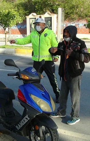 Motorunun bağlanacağını öğrenen sürücü çılgına döndü tehdit etti! "Kendimi yakarım"