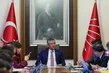 İzmir’deki kooperatif vurgunu mağdurlarından CHP’li Özel’e sert tepki: Yolsuzluklar diz boyu! Hala operasyonlar siyasi diyorsun