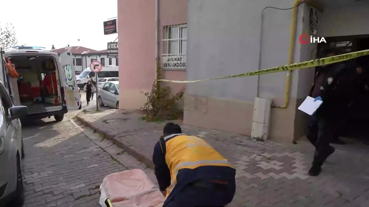 Avukatlık bürosunda kayınpeder dehşeti: Gelinin kız kardeşini öldürdü, gelinini de ağır yaraladı