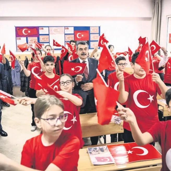 Okullarda ay-yıldızlı bayrak için özel eğitim haftası yapıldı