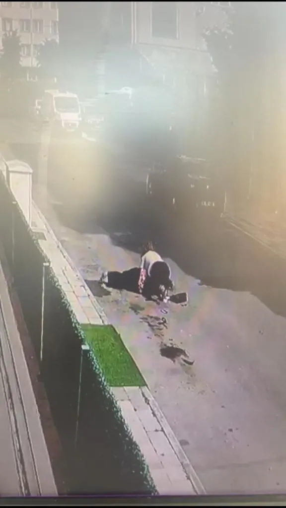 komsu-kadinlar-birbirine-girdi-olumle-tehdit-ediyor-1659954655763.jpeg Komşu kadınlar birbirine girdi: "Ölümle tehdit ediyor"-5