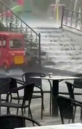 Çorlu'da dolu etkili oldu