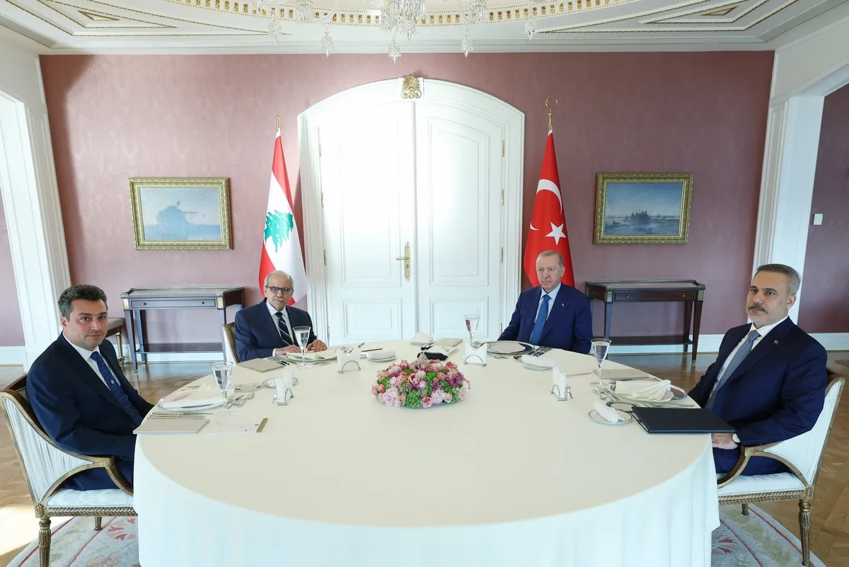 baskan-erdogandan-nevvaf-selami-duygulandiran-hediye-1783787871883.jpeg Başkan Erdoğan’dan Nevvaf Selam’ı duygulandıran hediye-5