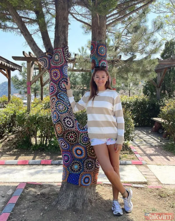 Gençlik iksirini bulan Pınar Altuğ mini şortuyla 'benim' diyene meydan okudu! Yogaya merak salan Pınar Altuğ her geçen gün... - 8