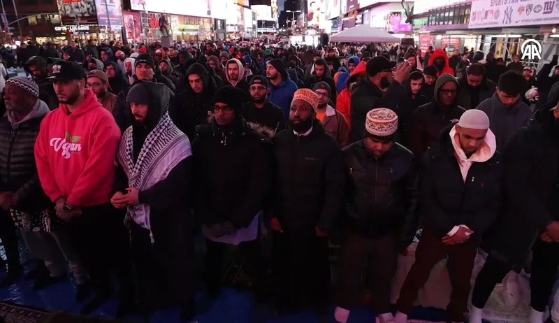 1710138882653.jpeg New York'ta Times Meydanı'nda teravih namazı kılındı-2