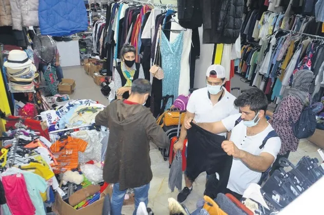 İstanbul Havalimanı'nda unutulan eşyalar Avcılar'da satışa çıkartıldı