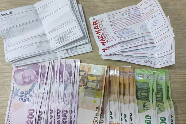 istanbuldan-kacan-banka-soyguncusu-agrida-yakalandi-1615664417674.jpg İstanbul'dan kaçan banka soyguncusu Ağrı'da yakalandı-2