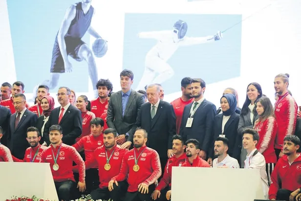 19 Mayıs Atatürk’ü Anma, Gençlik ve Spor Bayramı coşkuyla kutlandı-1