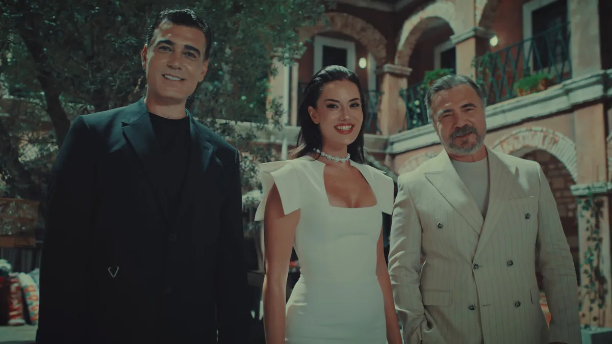 1788180176784.jpg Yeni yayın döneminde bomba gibi geliyorlar! atv yeni sezon tanıtım filminde yıldız isimler buluştu-6