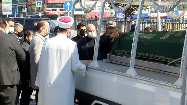 Süleyman Soylu’nun annesi Servet Soylu son yolculuğuna uğurlandı-2