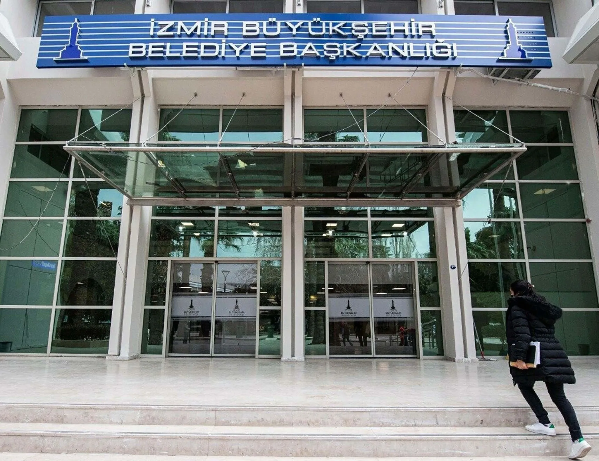 Her iştirak suç mahalli: İZBETON yolsuzluğunda CHP’li Ümit Erkol tutuklandı | Sevk yazısı TAKVİM’de