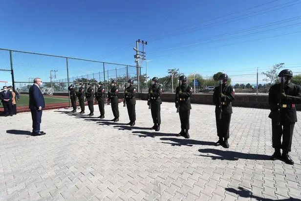 Son dakika: Başkan Erdoğan, Malazgirt Zaferi'nin 949. yıl dönümü kutlamaları için Ahlat’ta-3