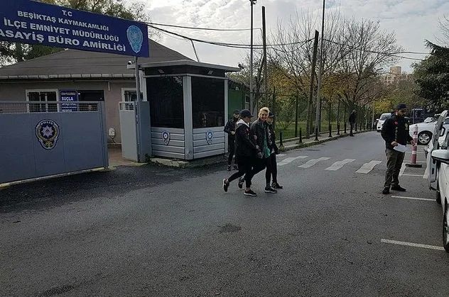 Son dakika: Beşiktaş'ta öğretmen kadına saldıran şahıs adliyeye sevk edildi