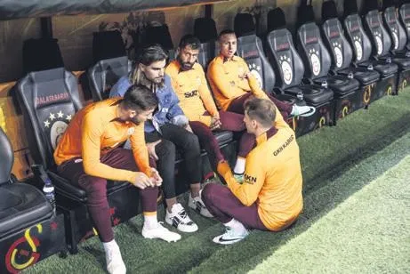 dries-mertens-atti-attirdi-galatasarayi-sirtladi-iste-4-0-biten-alanyaspor-macinda-yasananlar-1700941929083.jpeg Dries Mertens attı attırdı Galatasaray'ı sırtladı! İşte 4-0 biten Alanyaspor maçında yaşananlar...-3