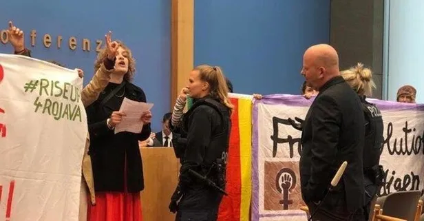 Almanya'da terör örgütü yandaşları basın toplantısını bastı