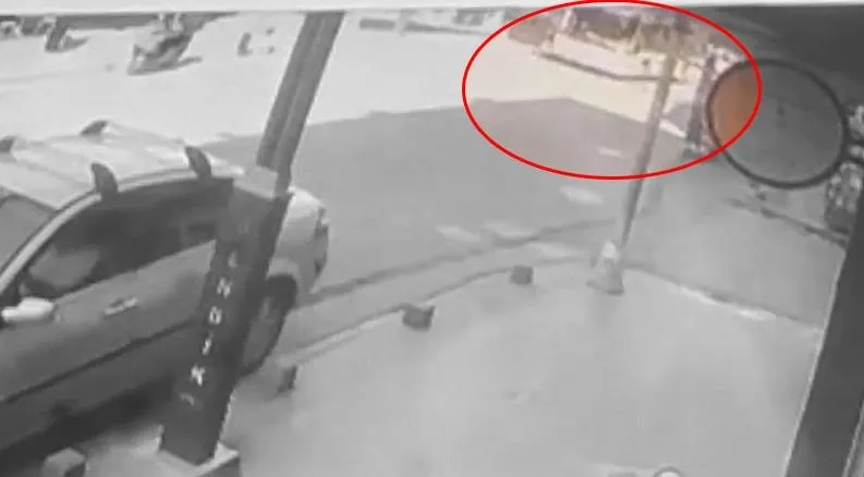 Pendik'te İETT otobüsü berber dükkanına girdi: 6 yaralı | Yıkım çalışmaları başladı! Kaza anı kamerada-12