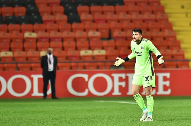 Beşiktaş'ta kaleye Şampiyonlar Ligi transferi! Ersin Destanoğlu yerine...