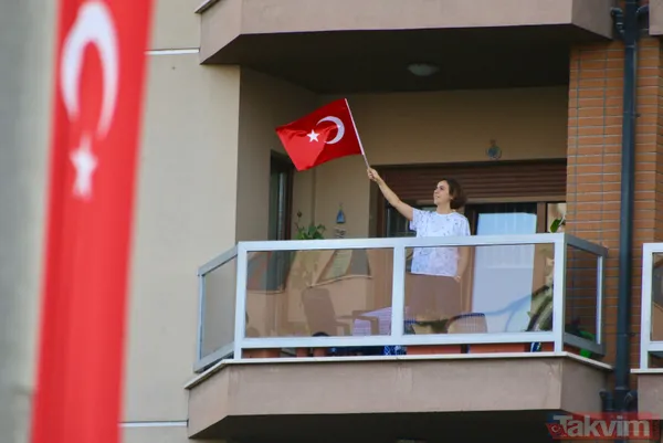 19 Mayıs saat 19.19'da tüm Türkiye İstiklal Marşı için tek ses oldu! - 14