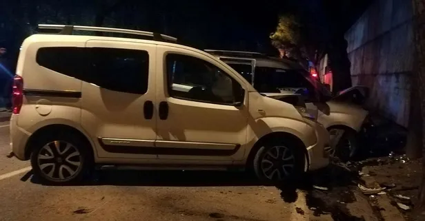 İzmir'de hafif ticari araçlar çarpıştı: 5 ağır yaralı