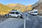 Şırnak’ta feci kaza: Minibüs ile hafif ticari araç çarpıştı! 11 yaralı