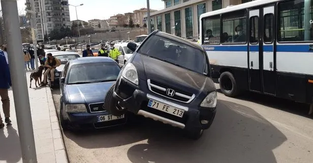 Bir garip kaza! Cip park halindeki otomobilin üzerine çıkarak durabildi