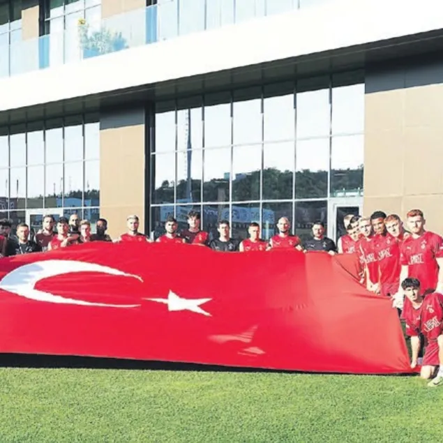 Galatasaray’dan bayraklı idman