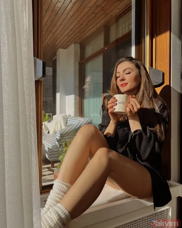 Burcu Özberk en cesur haliyle paylaştı! Dekolteli siyah bikinisi ile tüm dikkatleri üzerine topladı! İlk yorum Serkay Tütüncü’den... - 5