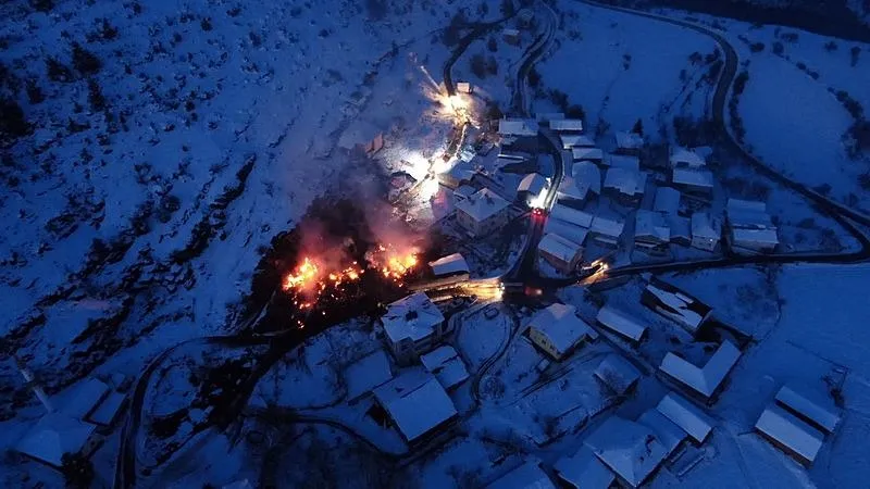 Kastamonu'da korkunç yangın! 3 ev küle döndü, 50 hayvan telef oldu (AA)