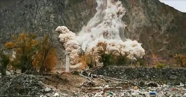 Artvin'de korkutan heyelan! O anlar kamerada