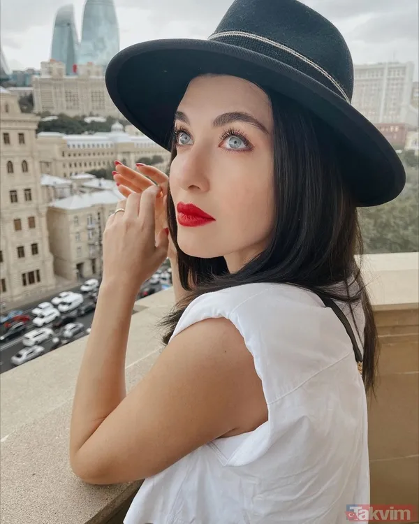 Aslıhan Güner “Karşı koyamıyorum” deyip paylaştı! Bornozlu yatak pozu da sosyal medyaya damga vurdu! Mert Kılıç’ın biricik eşi... - 3