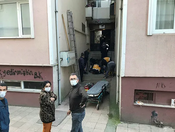 guvercin-kovalarken-5-katli-apartmanin-catisindan-dusen-suriyeli-cocuk-hayatini-kaybetti-1605988008386.jpg