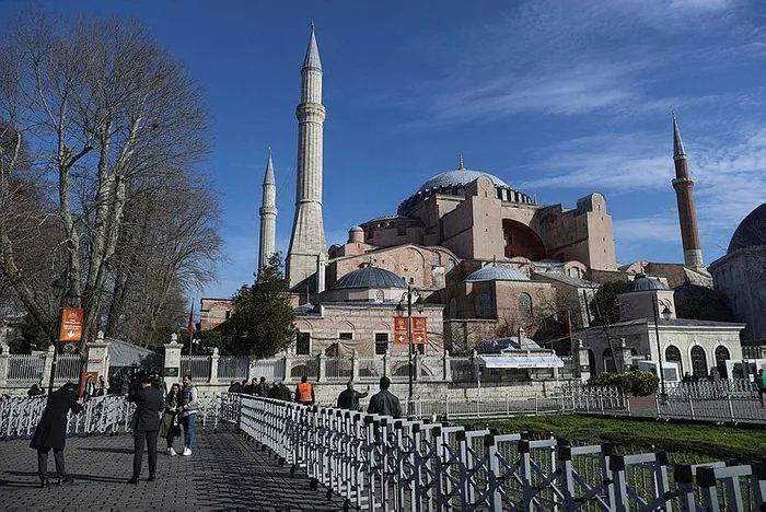 Ayasofya'daki yeni düzenlemede ilk cuma: Yoğunluk azaldı-3
