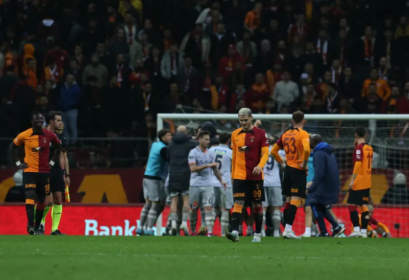 Galatasaray'da flaş ayrılık! Yıldız isim gitmek istiyor - 2