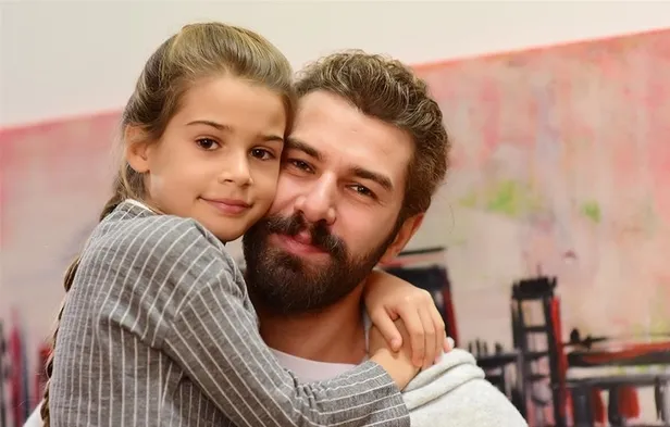 benim-tatli-yalanim-22-bolum-fragmani-yayinda-mi-nejat-suna-ile-surpriz-bir-tatile-cikiyor-1573330165215.jpg Benim Tatlı Yalanım 22. bölüm fragmanı yayında mı? Nejat Suna ile sürpriz bir tatile çıkıyor!-1