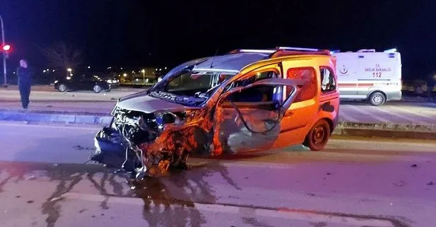 Son dakika: Osmaniye’de feci kaza! Hafif ticari araçla otomobil çarpıştı: 2 ölü, 4 yaralı