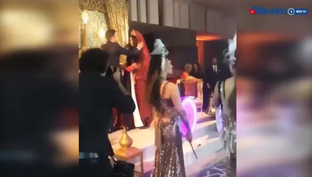 Mesut Özil ile Amine Gülşe'nin kına gecesi sosyal medyada olay yarattı