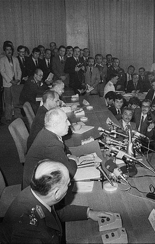 Demokrasinin kara lekesi: 12 Eylül! 100 bin kişi "örgüt üyesi olma" suçundan yargılandı