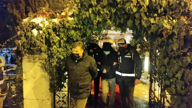 chpli-bilecik-belediyesinde-rusvet-alirken-sucustu-yakalanan-selcuk-erdagi-tutuklandi-1642701891747.jpeg CHP'li Bilecik Belediyesinde rüşvet alırken suçüstü yakalanan Selçuk Erdağı tutuklandı-4