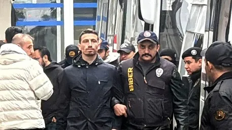 Mert Hakan Yandaş’ın arkadaşı Dikmen’in İsmail Yüksek sarı kart görür bahsi 90+8’de tuttu!