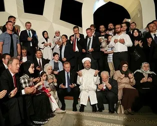 Erdoğan, Şehitler Makamı’nda dua etti