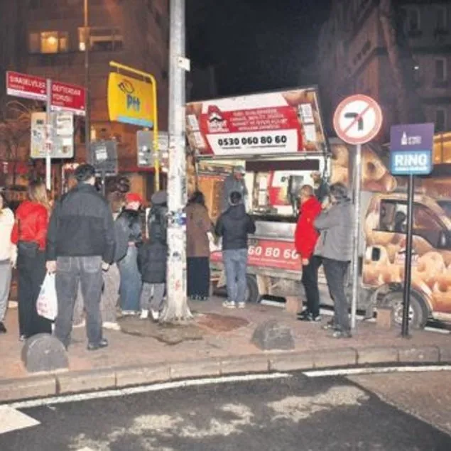 Arkadaşları lokma döktürdü!