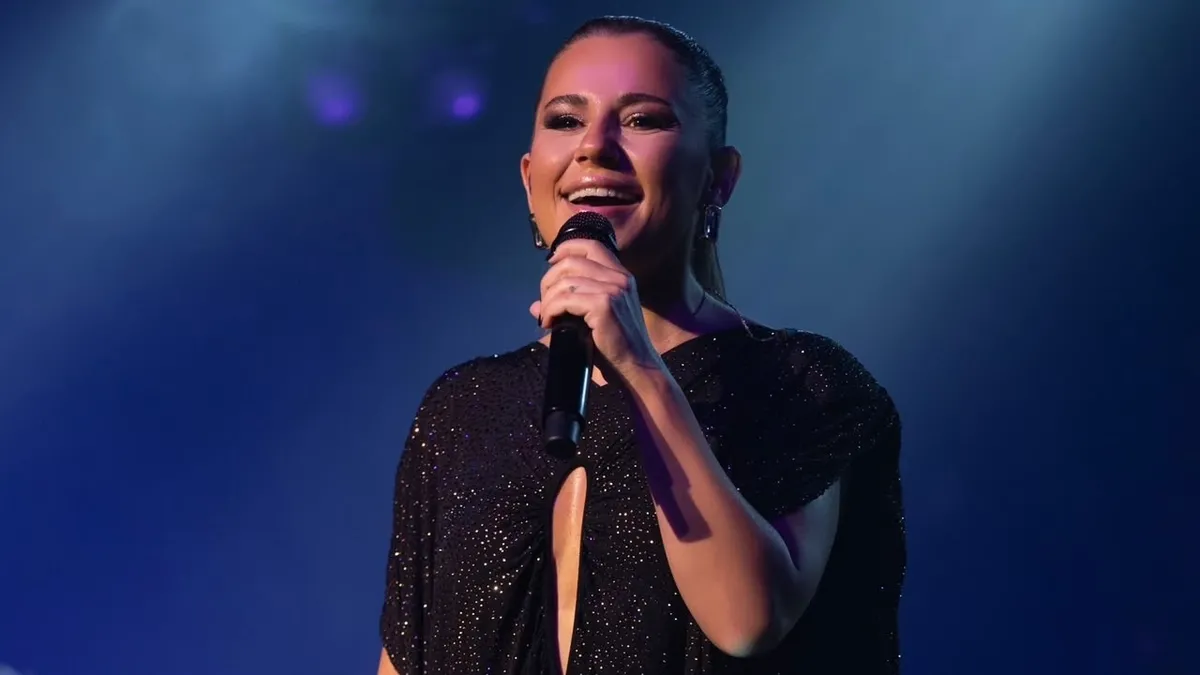 Afyonkarahisar'daki korkutan konser kazası sonrası Merve Özbey'den ilk müjde: "Dualarla ve fizik tedaviyle bu işi başardık"-8