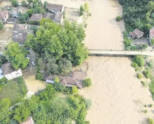 Düzcede sel felaketi! Çok sayıda ev yıkıldı
