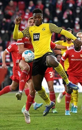 Borussia Dortmund rüzgarı! 3 puan 3 golle geldi