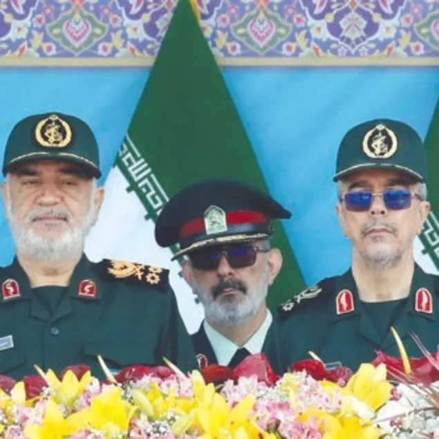 Üç komutan öldürüldü