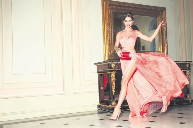 burak-ozcivit-ve-hamile-esi-fahriye-evcen-ogullari-karan-ile-birlikte-bir-avmnin-eglence-merkezinde-vakit-geci-1670193000265.jpeg Burak Özçivit ve hamile eşi Fahriye Evcen, oğulları Karan ile birlikte bir AVM'nin eğlence merkezinde vakit geçirdi | Saklambaç haberleri-8